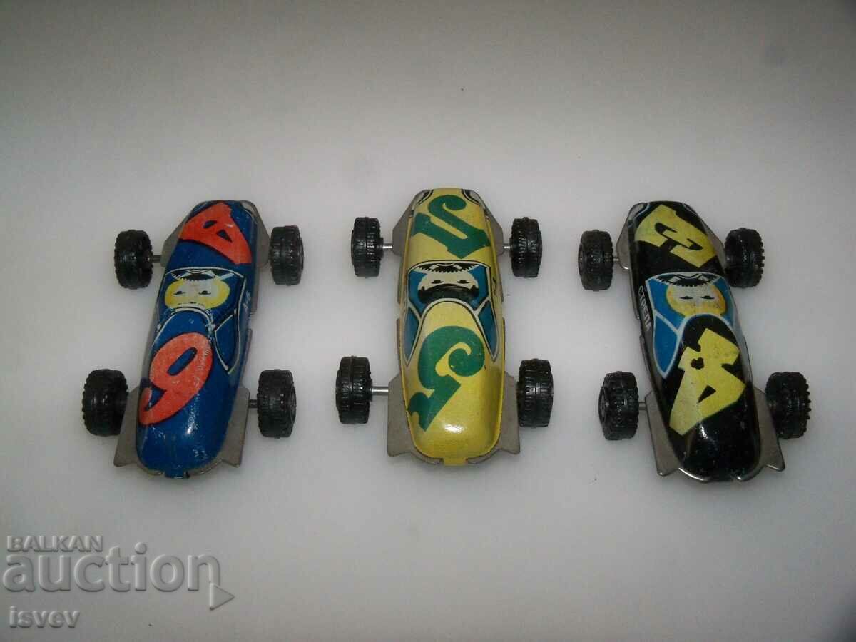 Τρία μικρά κοινωνικά τσίγκινα καρότσια σε άριστη κατάσταση με τιμή 30.00 BGN | € 15.34 Τρία μικρά κοινωνικά τσίγκινα καρότσια σε άριστη κατάσταση με τιμή 30.00 BGN | € 15.34