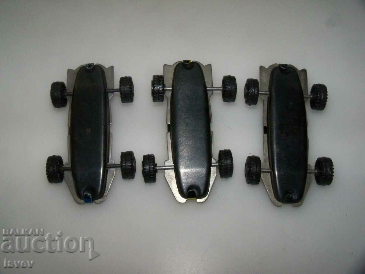 Παράδοση Τρία μικρά κοινωνικά τσίγκινα καρότσια σε άριστη κατάσταση Παράδοση Τρία μικρά κοινωνικά τσίγκινα καρότσια σε άριστη κατάσταση