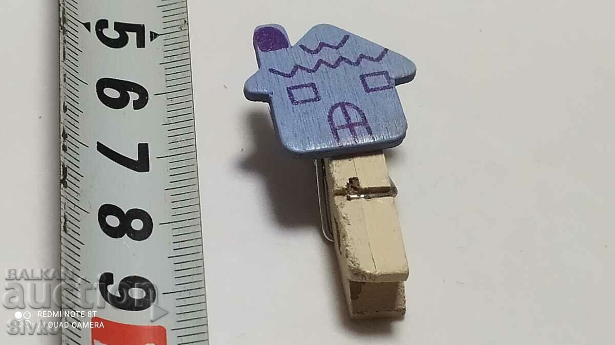Decoration clip with a house