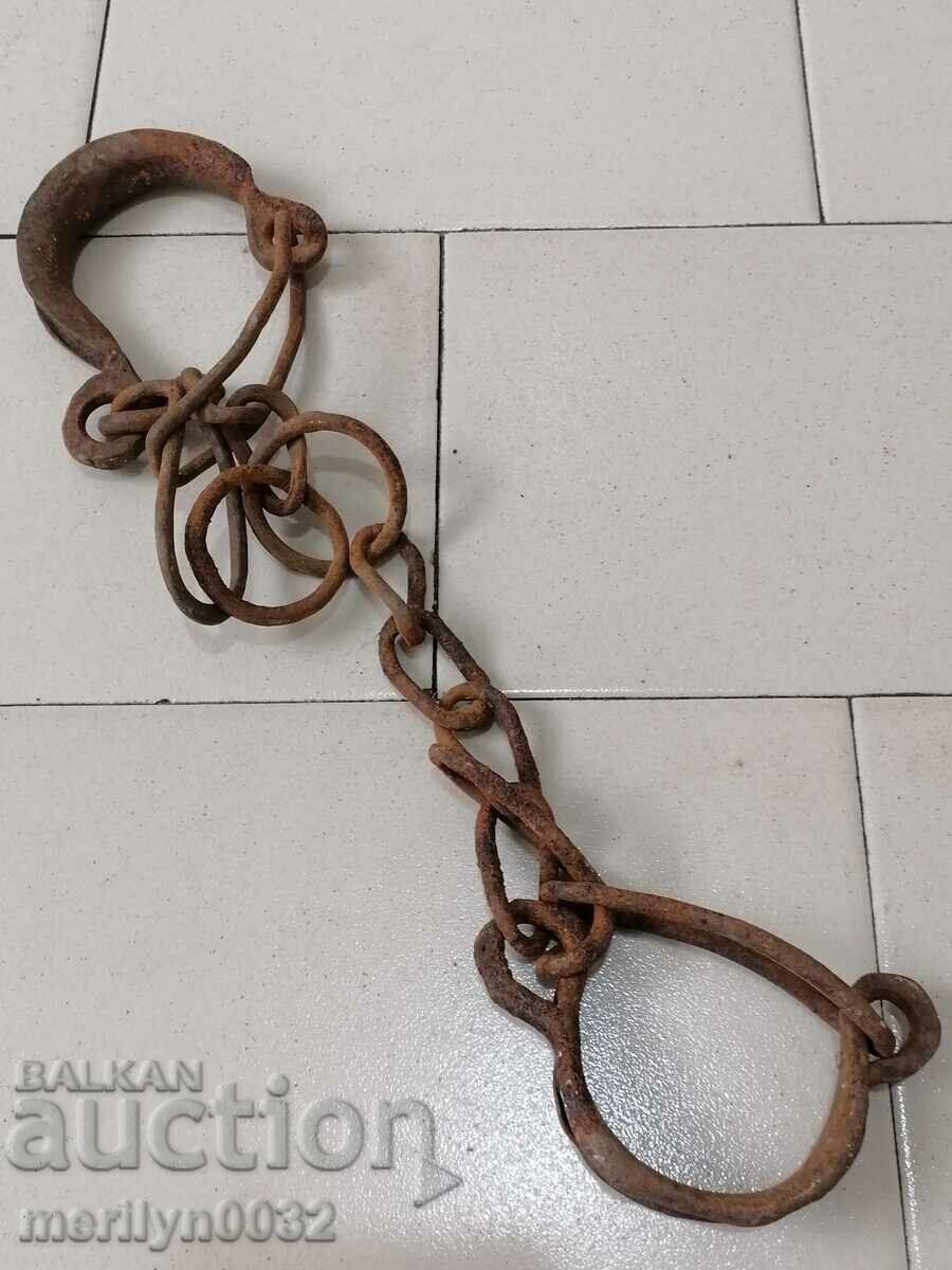 Shackles, fetters, shackles, handcuffs, chain, wrought iron Shackles, fetters, shackles, handcuffs, chain, wrought iron