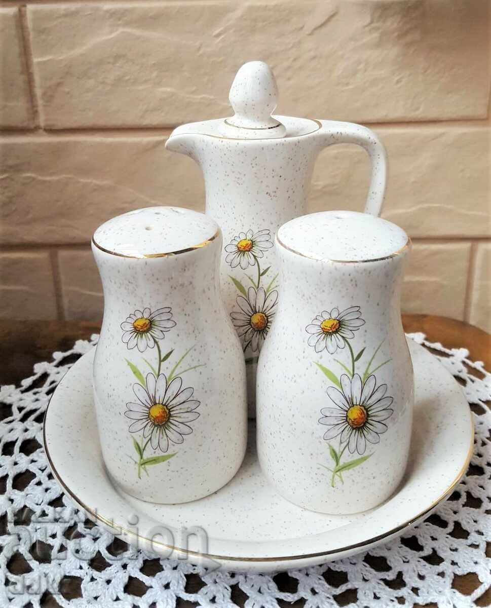 A great 4-piece ceramic set with daisies