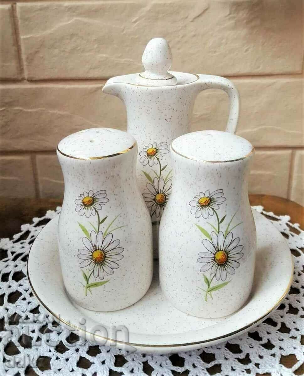 A great 4-piece ceramic set with daisies