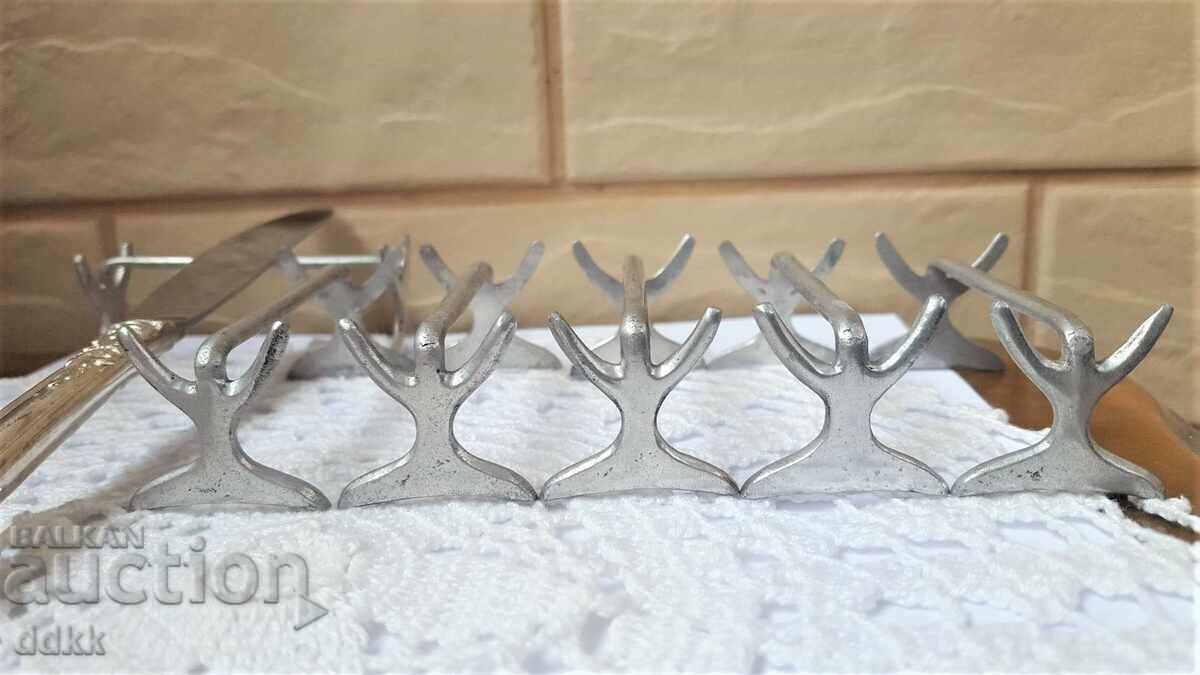 Suporturi frumoase pentru cuțite din metal neferos