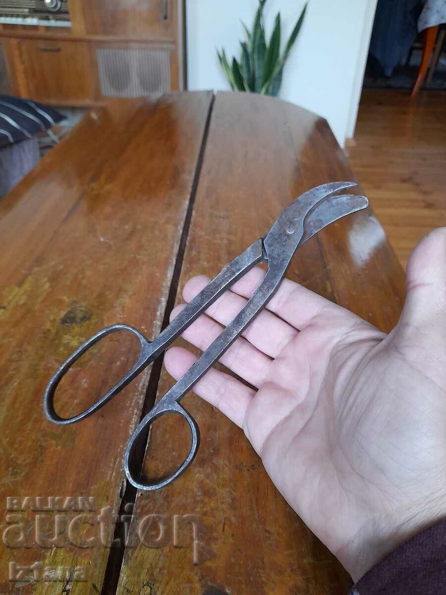 Auction  Old scissors, scissors