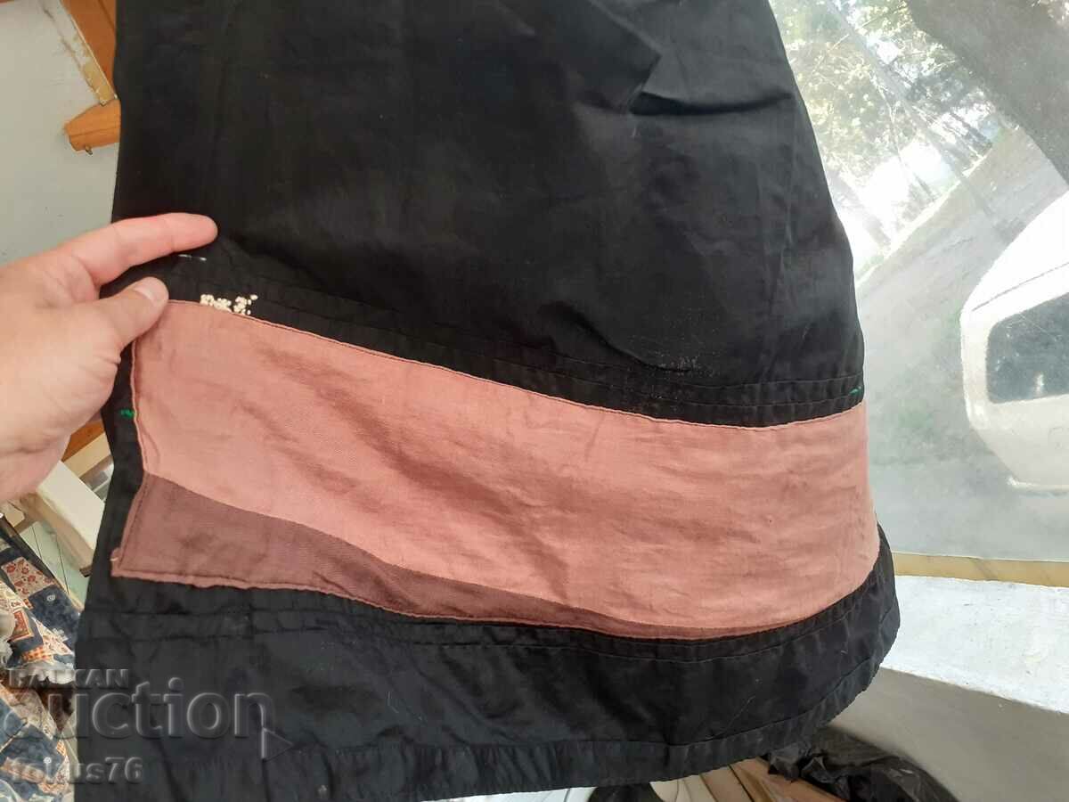 Delivery of Old apron with costume embroidery