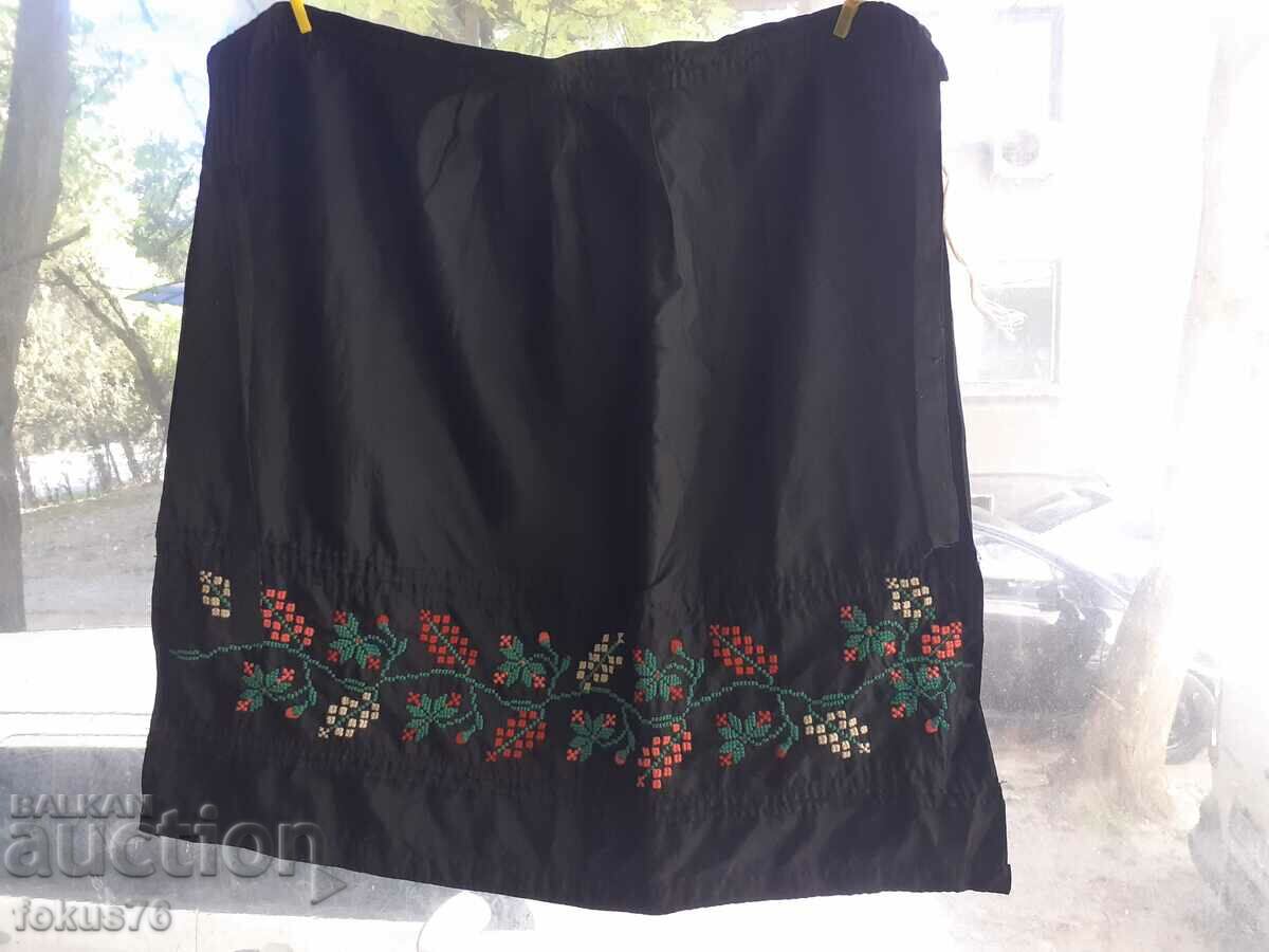 Old apron with costume embroidery - 5