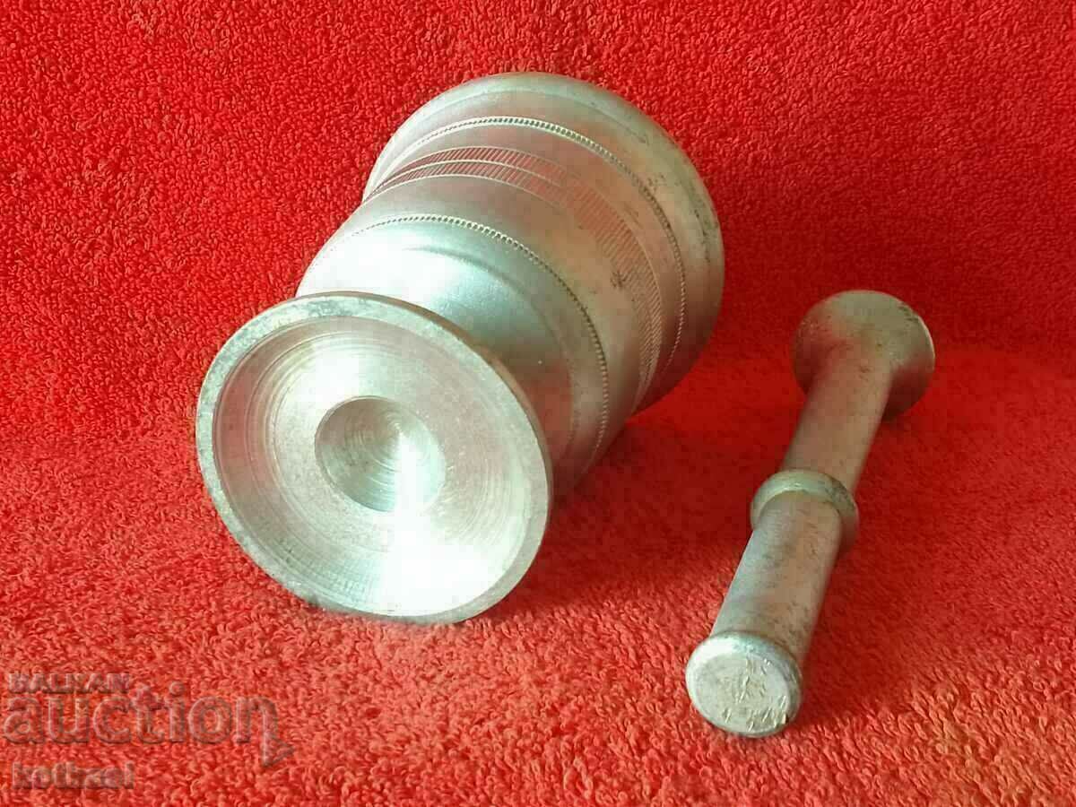 Delivery of Old mortar made of white metal bronze aluminum mortar Delivery of Old mortar made of white metal bronze aluminum mortar