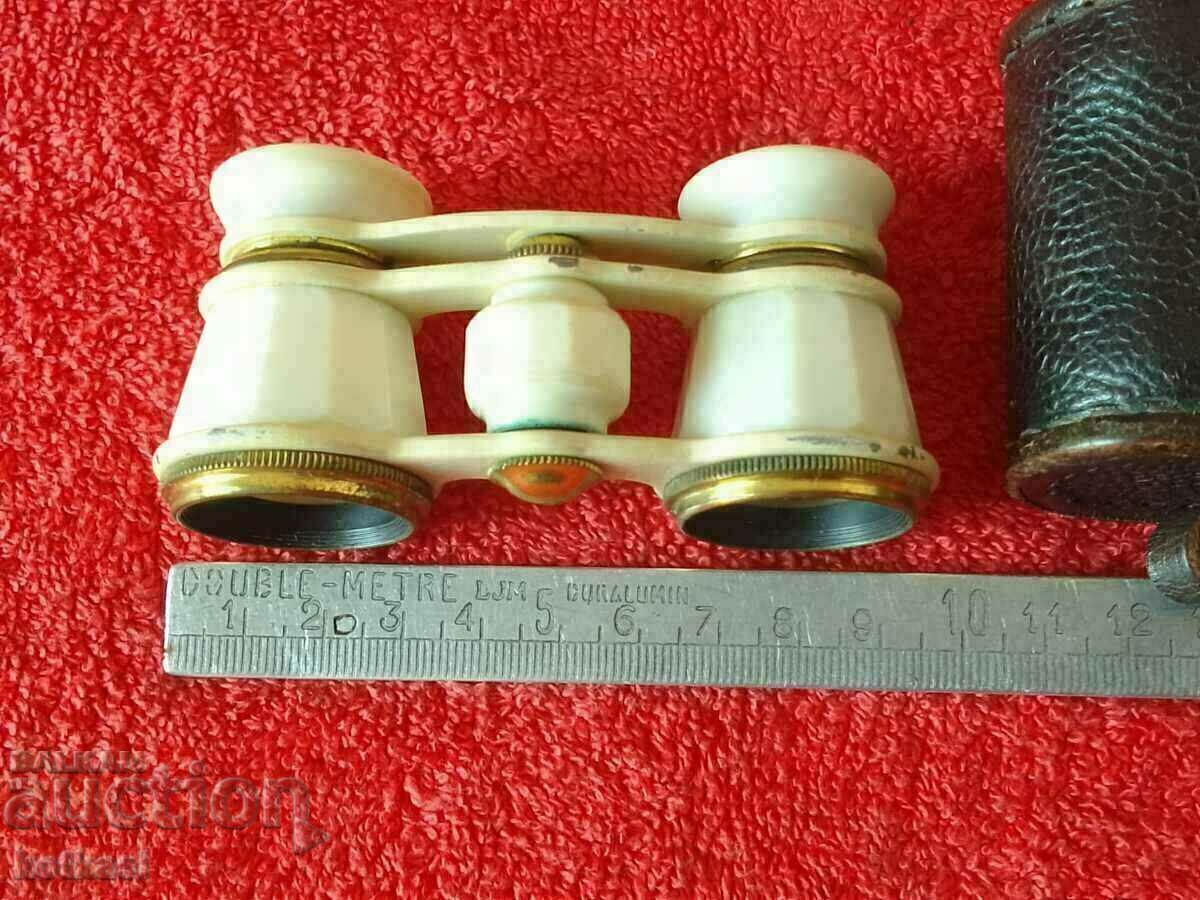 Παλιά κιάλια θεάτρου της ΕΣΣΔ με δερμάτινη θήκη με τιμή 65.50 BGN | € 33.49 Παλιά κιάλια θεάτρου της ΕΣΣΔ με δερμάτινη θήκη με τιμή 65.50 BGN | € 33.49