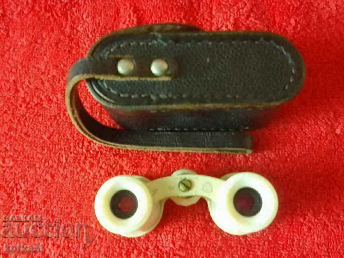 Παράδοση Παλιά κιάλια θεάτρου της ΕΣΣΔ με δερμάτινη θήκη Παράδοση Παλιά κιάλια θεάτρου της ΕΣΣΔ με δερμάτινη θήκη