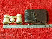 Binoclu vechi de teatru URSS cu husă din piele