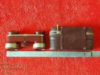 Binoclu vechi de teatru cu husă din piele