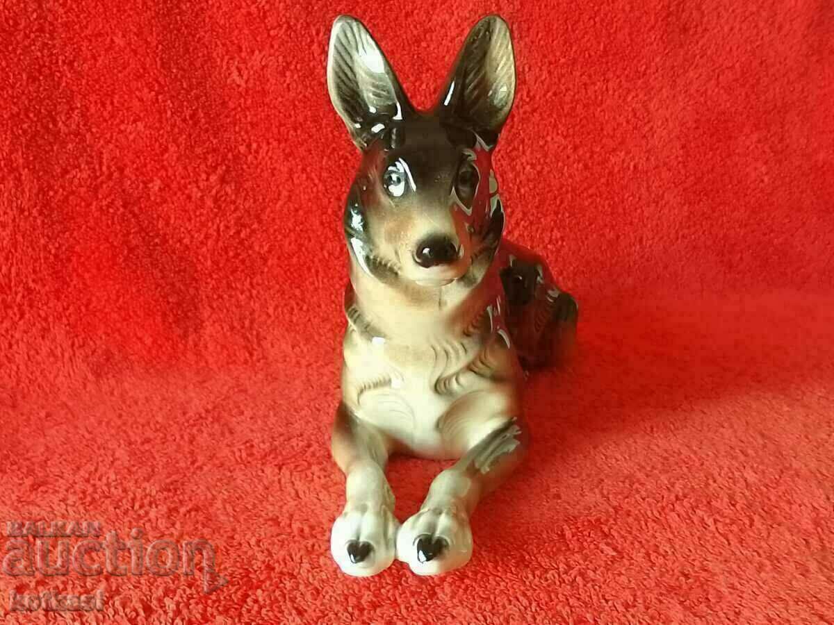 Veche figură de porțelan a unui câine marcat Germania cu preț 55.50 BGN | € 28.38 Veche figură de porțelan a unui câine marcat Germania cu preț 55.50 BGN | € 28.38