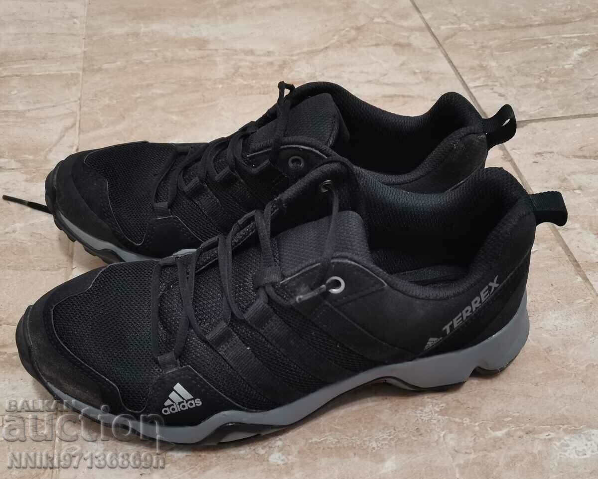 παπούτσια adidas