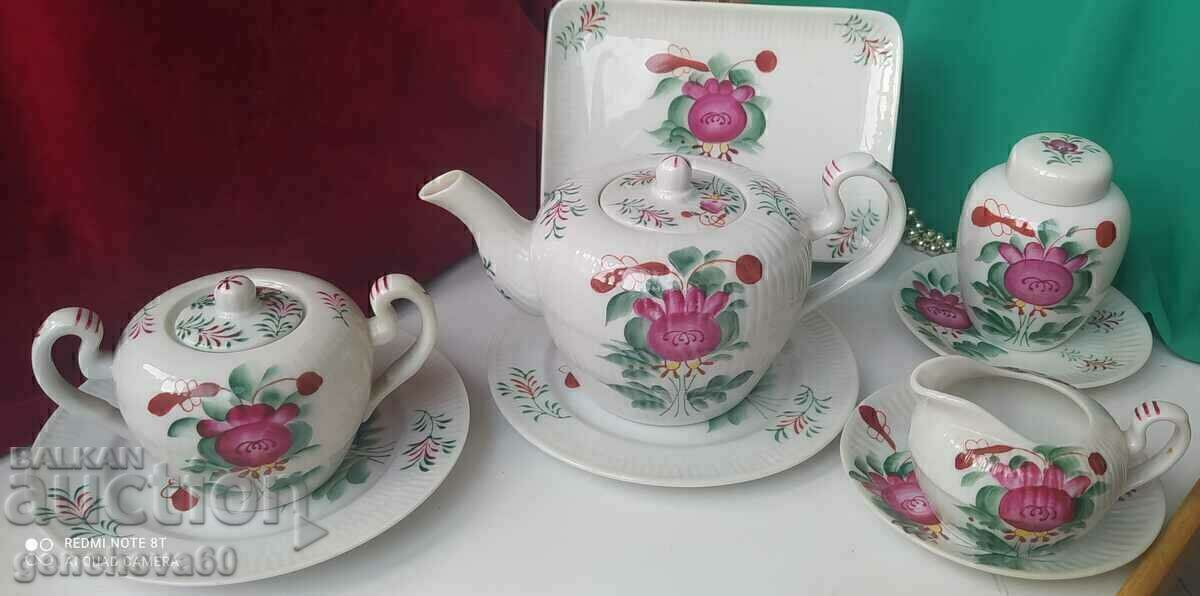 Доставка на ЧУДЕСЕН порцеланов сервиз 33части рисувана фризийска роза Доставка на ЧУДЕСЕН порцеланов сервиз 33части рисувана фризийска роза