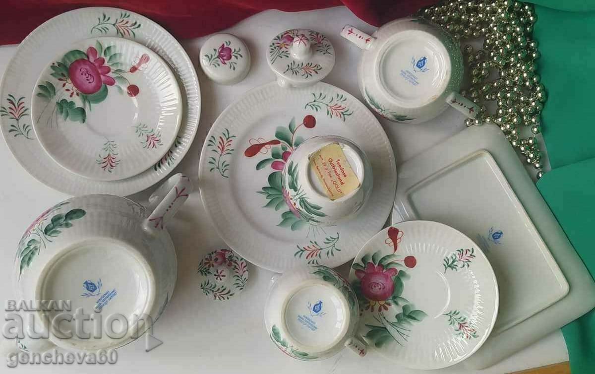 ЧУДЕСЕН порцеланов сервиз 33части рисувана фризийска роза - 5 ЧУДЕСЕН порцеланов сервиз 33части рисувана фризийска роза - 5