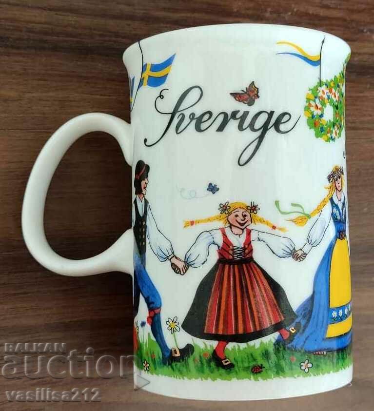 A porcelain cup! Sweden