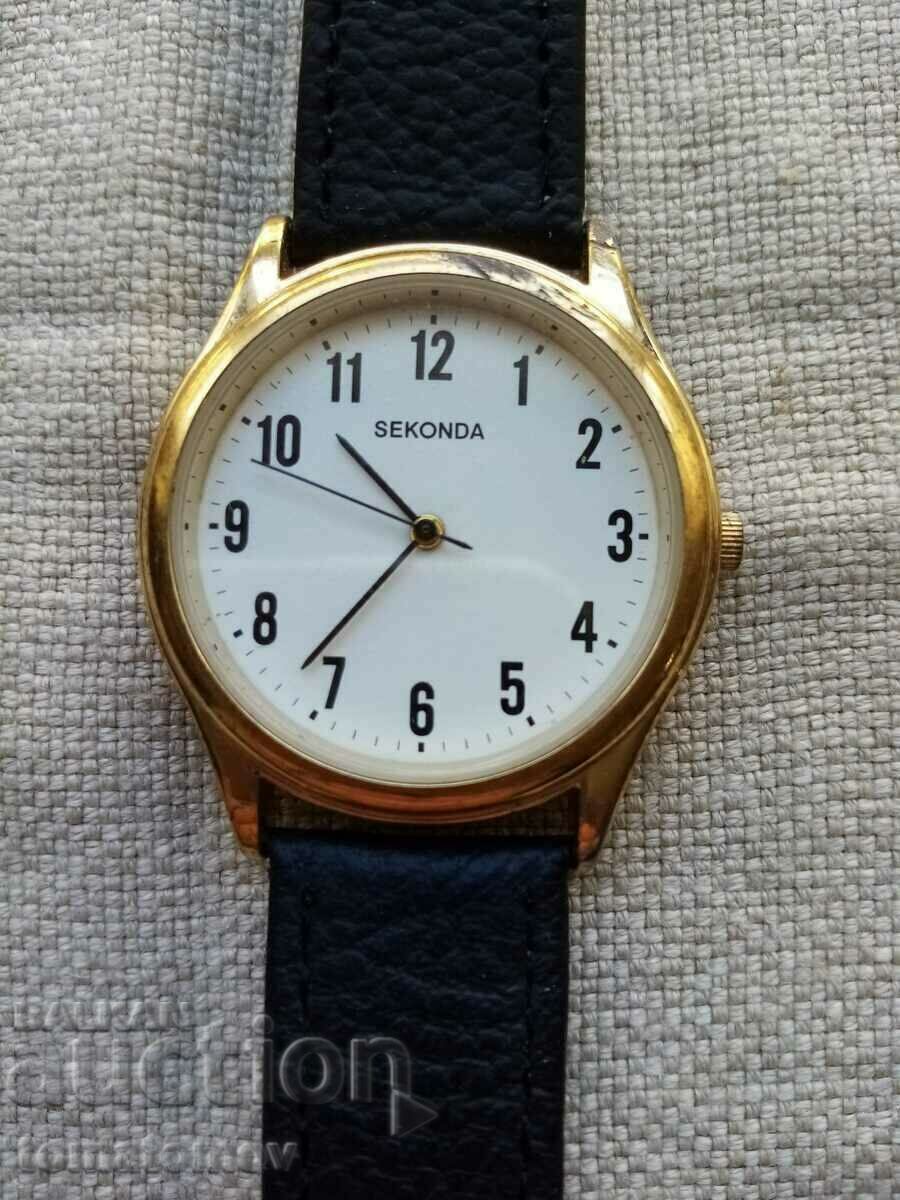The Seconda watch works