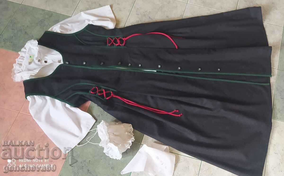 Πρωτότυπο παραδοσιακό τιρολέζικο μάλλινο φόρεμα, πουκάμισο, τσάντα