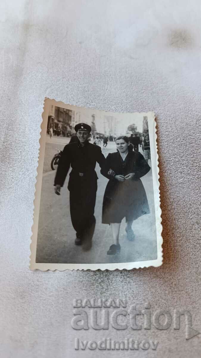 Photo Sofia A woman and a young man on a walk