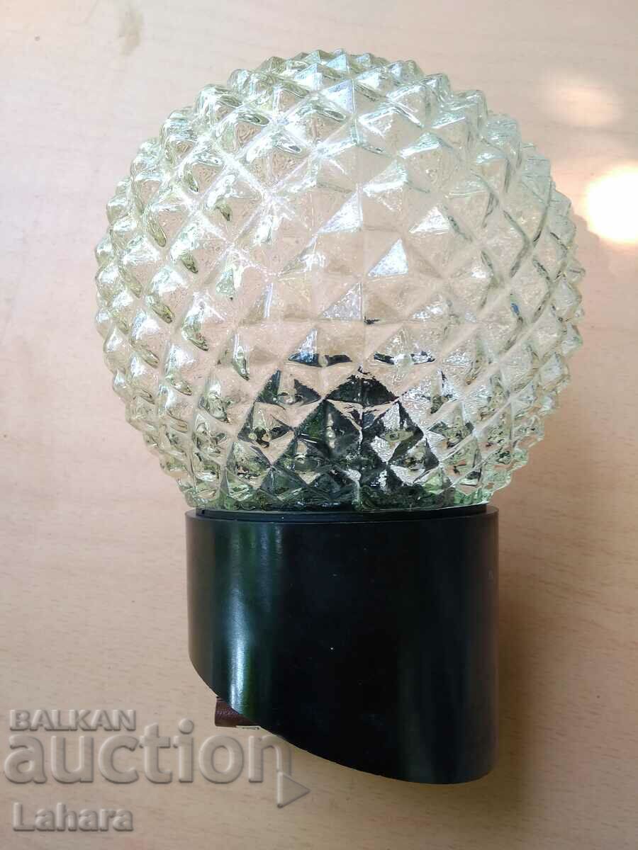 Moisture-proof, moisture-proof lamp