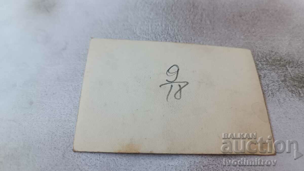 Снимка София Мъж жена и малко момиченце на тротоара с цена 2.35 лв. | € 1.20 Снимка София Мъж жена и малко момиченце на тротоара с цена 2.35 лв. | € 1.20