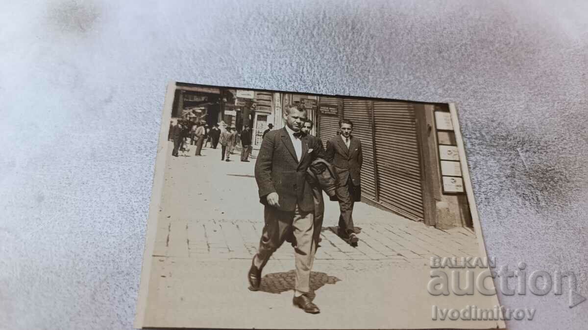 Φωτογραφία Σοφία Ένας άντρας σε έναν περίπατο 1929