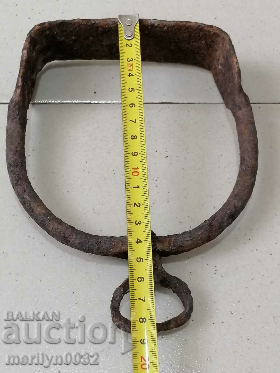 Licitație Etrier pentru un cal de cavalerie