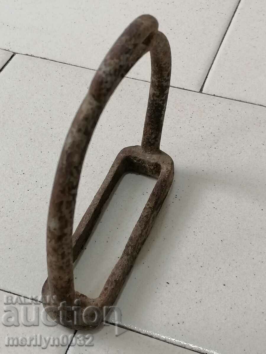 Delivery of Stirrup for a cavalry horse
