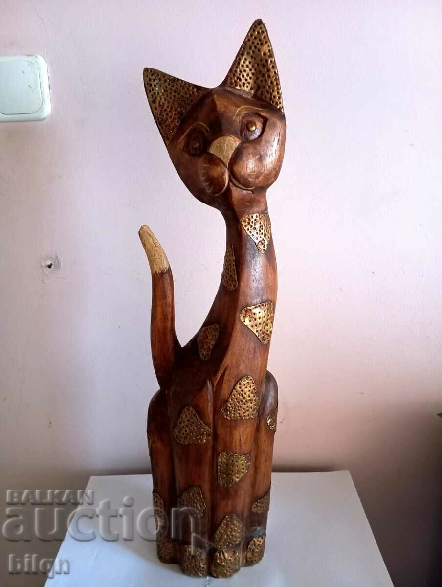 Μεγάλη παλιά ξύλινη φιγούρα γάτας
