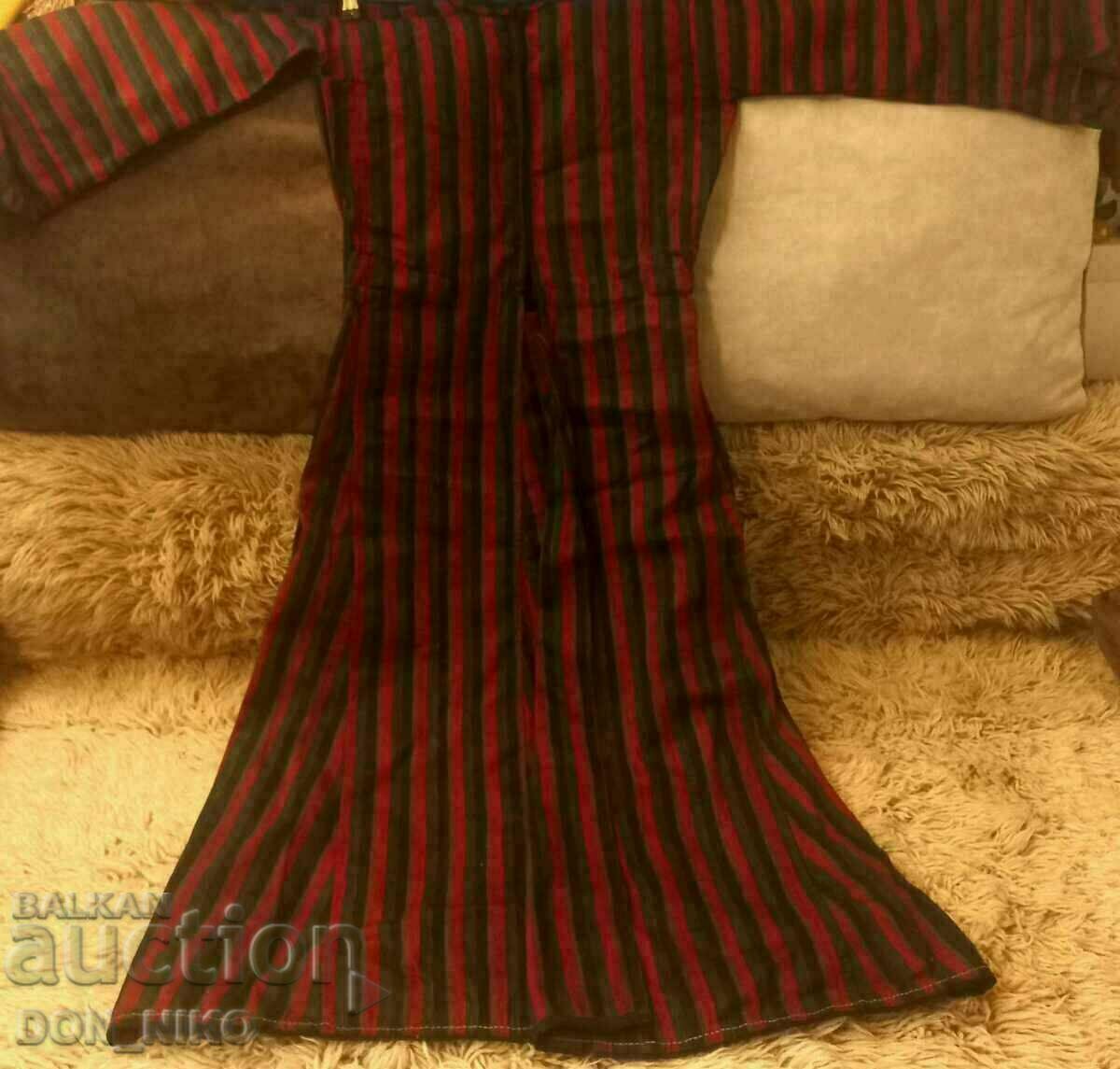 Pelerina de lână, rochie Chorbadzhiyska