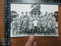 OLD PHOTO OF GERMAN AIRMEN IN FRONT OF AIRCRAFT WWII