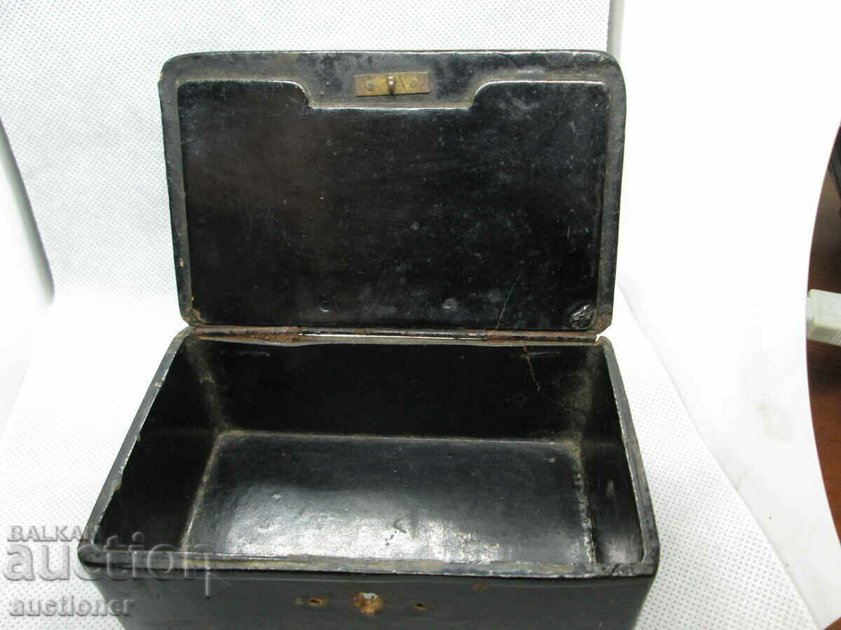 Доставка на АНТИЧНА РУСКА ЛАКОВА КУТЙКА ТРОЙКА, НИКОЛАЙ 1