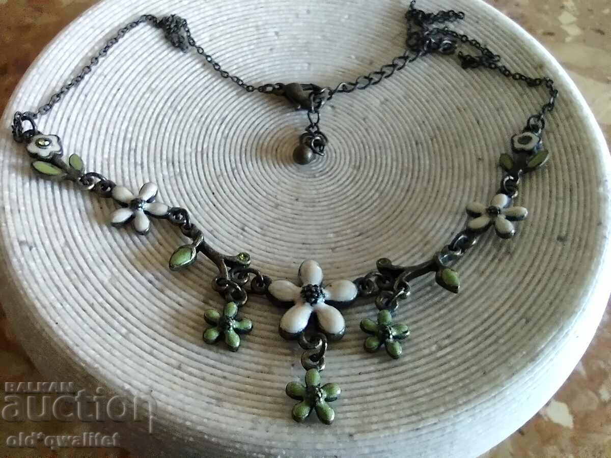 Auction  Necklace/Necklace/Jewelry, delicately feminine, flowers