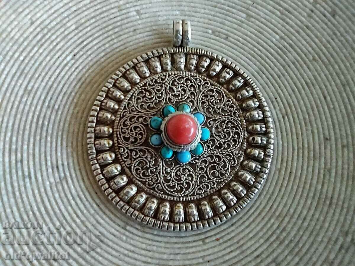 Auction SILVER MEDALLION with Coral and Turquoise, hallmarked Auction SILVER MEDALLION with Coral and Turquoise, hallmarked