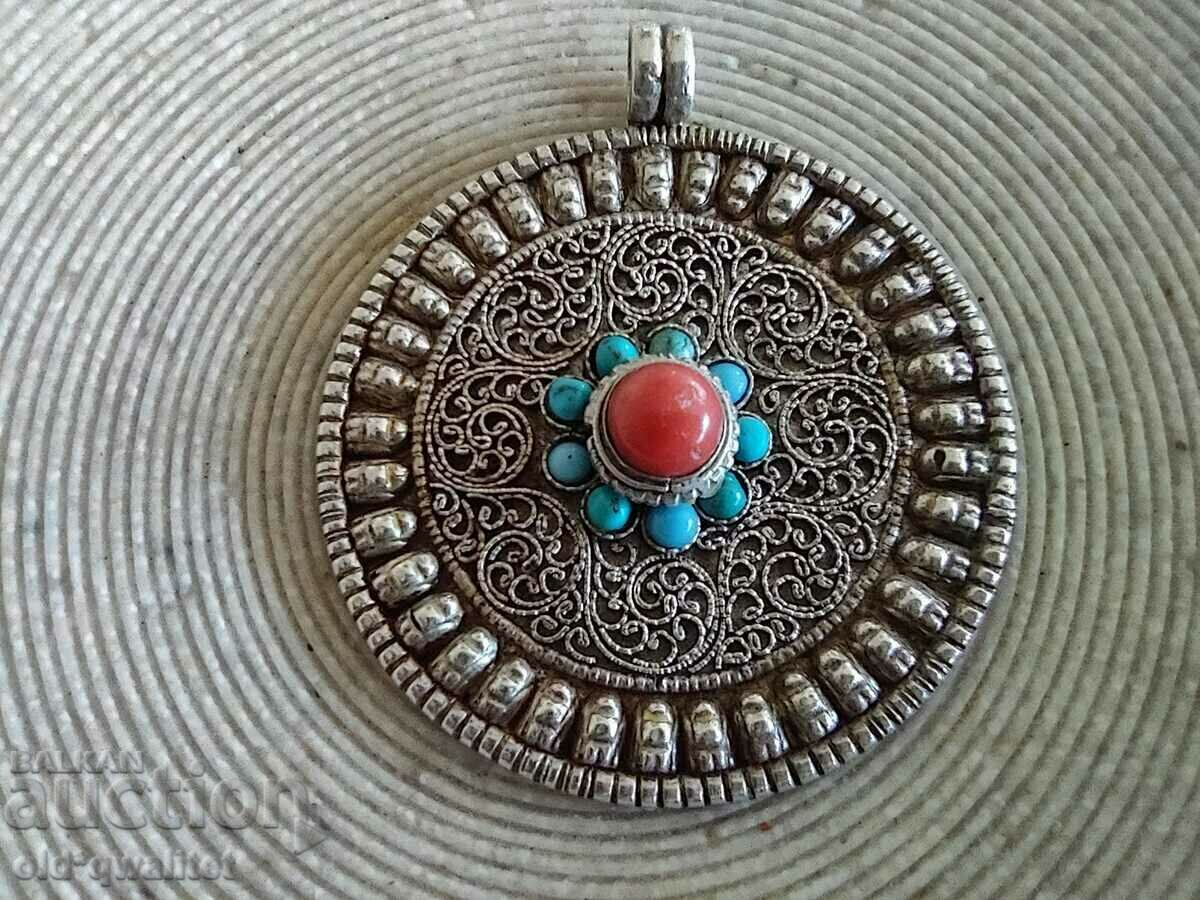 Delivery of SILVER MEDALLION with Coral and Turquoise, hallmarked Delivery of SILVER MEDALLION with Coral and Turquoise, hallmarked