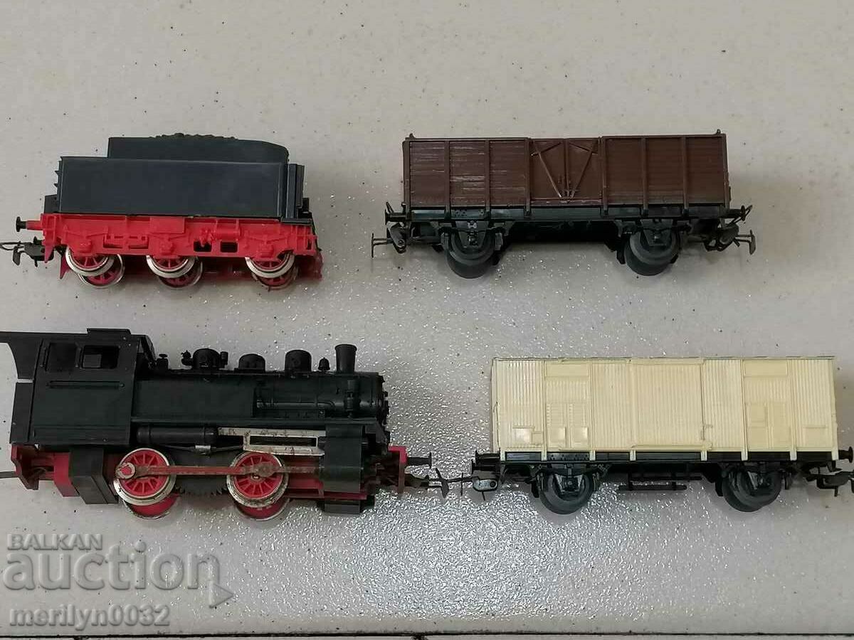 Delivery of Children's toy train PIKO set locomotive wagon rails