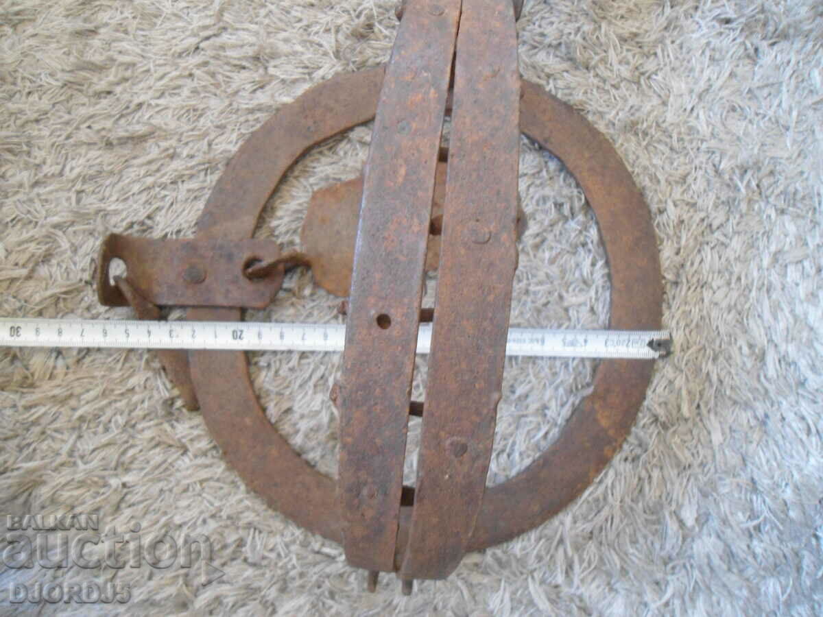 Παλιά τεράστια παγίδα, ρύγχος, που δουλεύει με τιμή 35.00 BGN | € 17.90 Παλιά τεράστια παγίδα, ρύγχος, που δουλεύει με τιμή 35.00 BGN | € 17.90