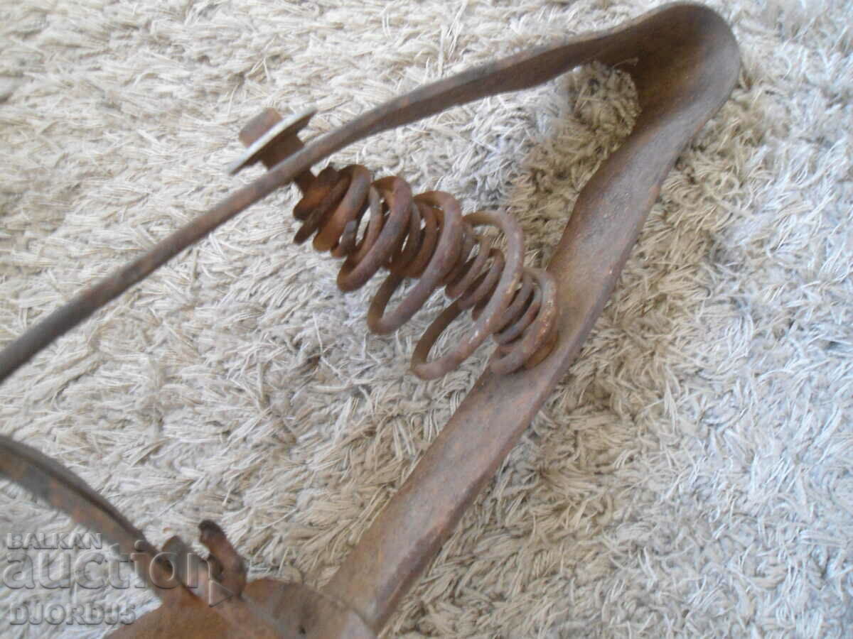 Δημοπρασία Παλιά τεράστια παγίδα, ρύγχος, που δουλεύει Δημοπρασία Παλιά τεράστια παγίδα, ρύγχος, που δουλεύει