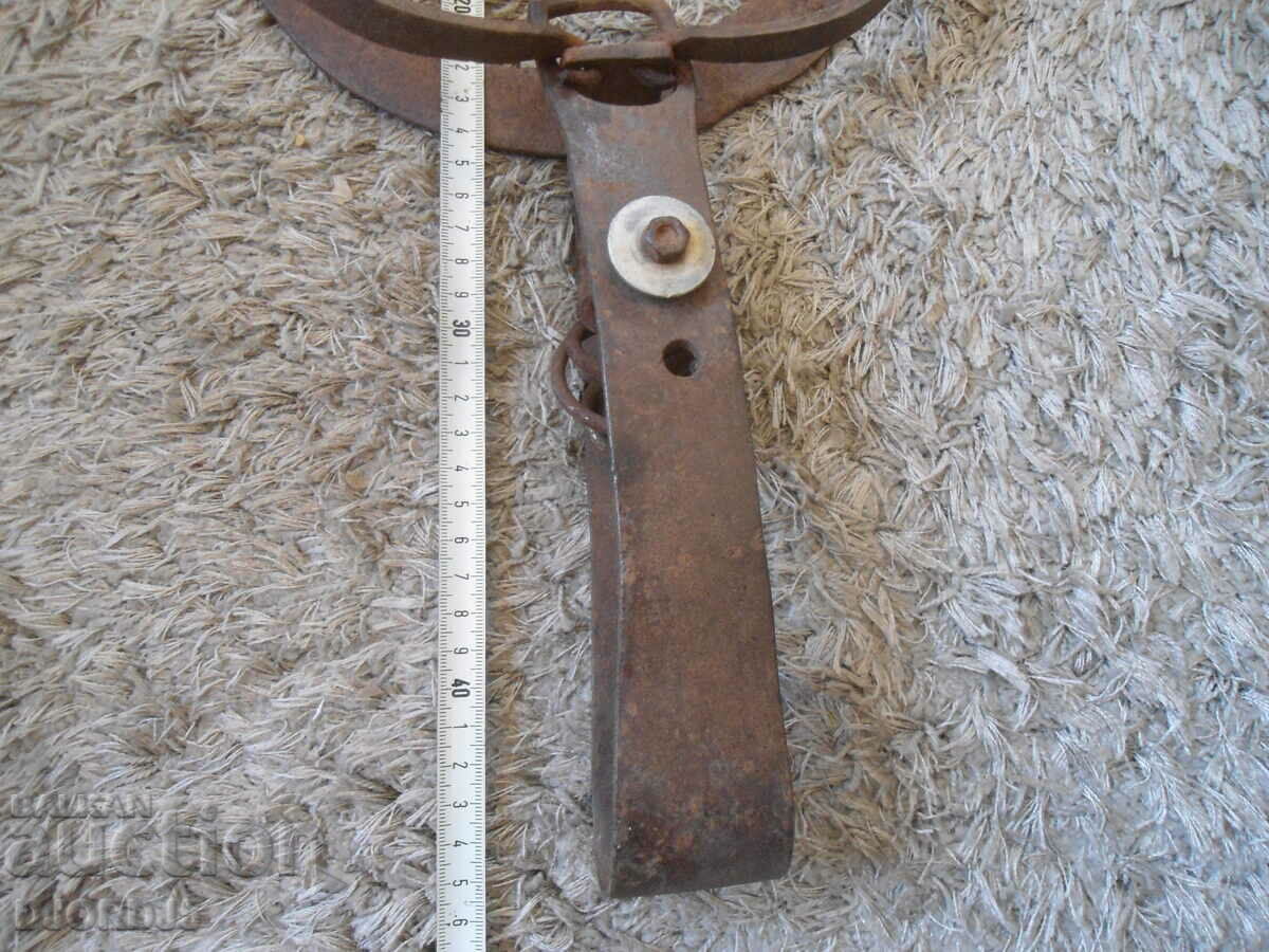 Παλιά τεράστια παγίδα, ρύγχος, που δουλεύει - 5 Παλιά τεράστια παγίδα, ρύγχος, που δουλεύει - 5