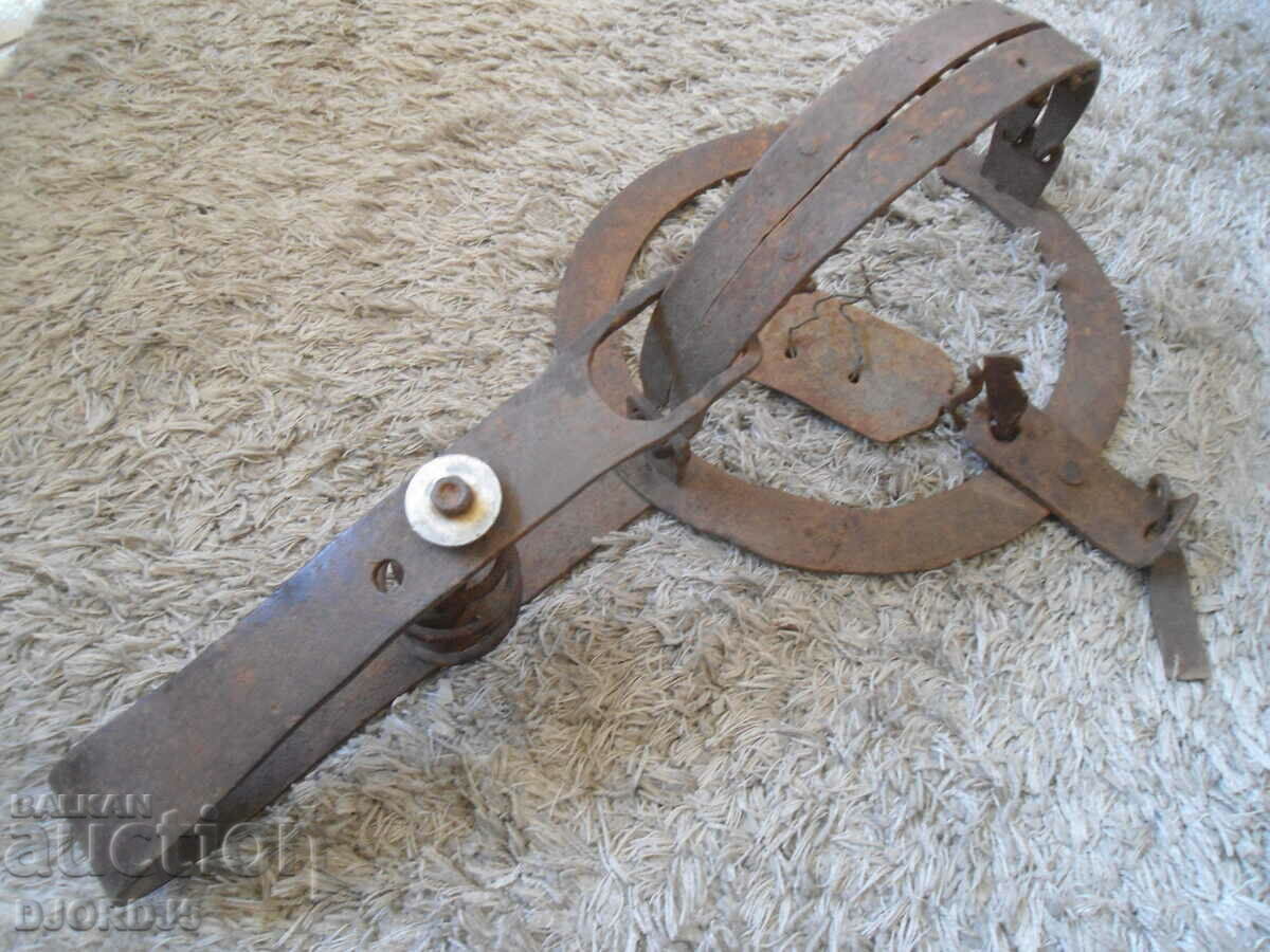 Old huge trap, muzzle, working