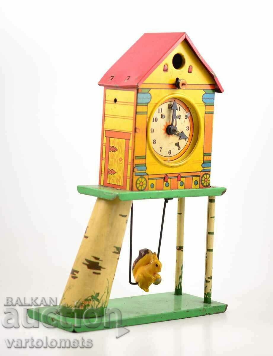 Аукцион Детски механичен часовник 60-те години на ХХ век СССР Аукцион Детски механичен часовник 60-те години на ХХ век СССР