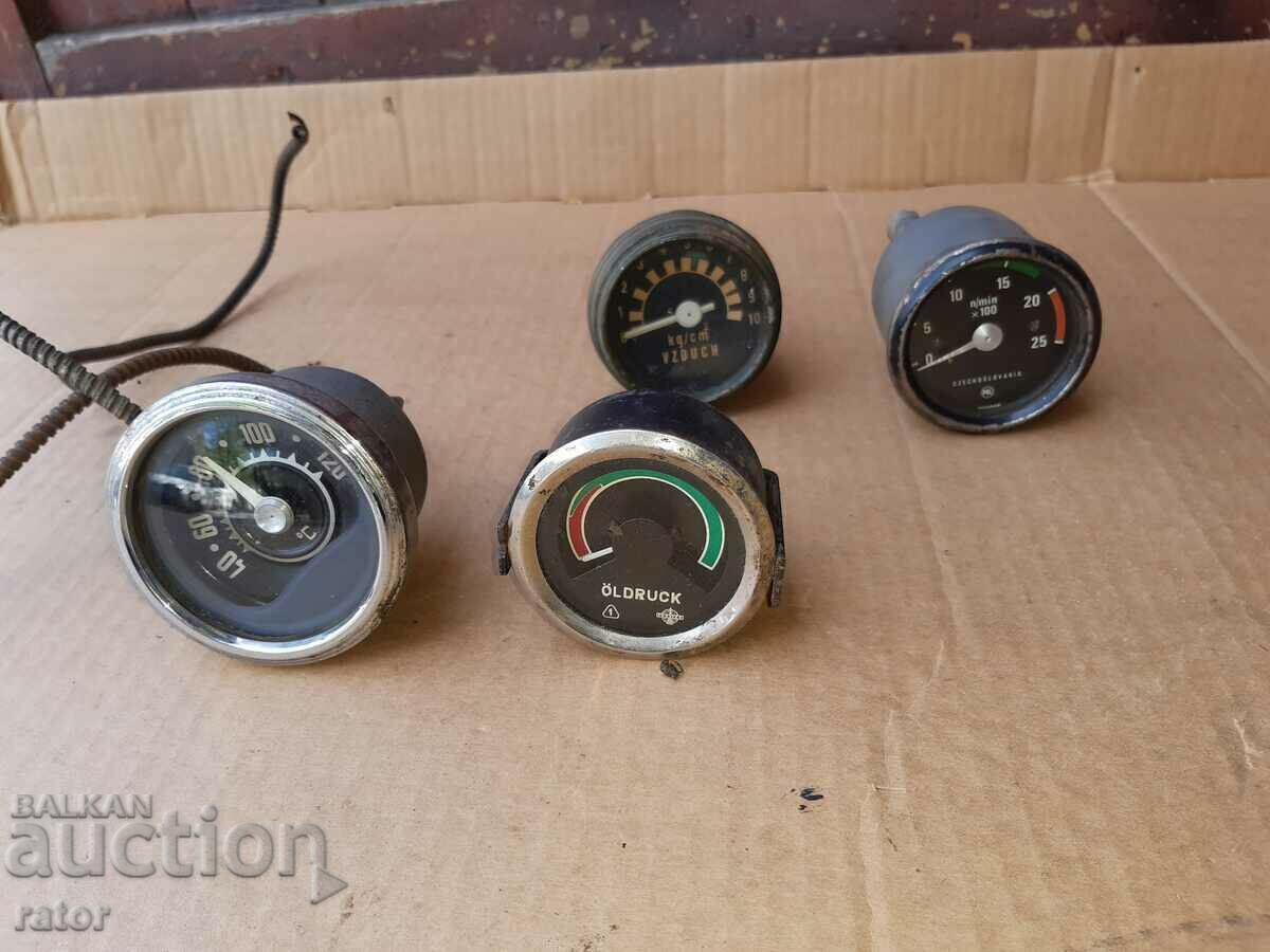 Tachometer, thermometer, pressure gauge for an old car