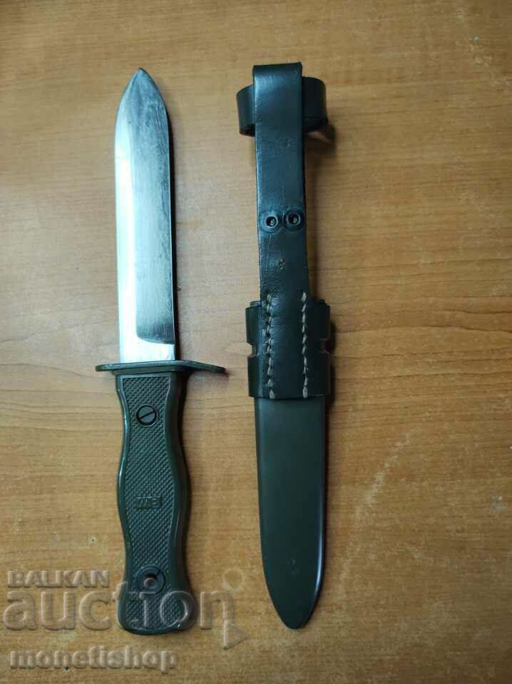 Боен нож на Германския Бундесвер, маркиран с "WKC '71"