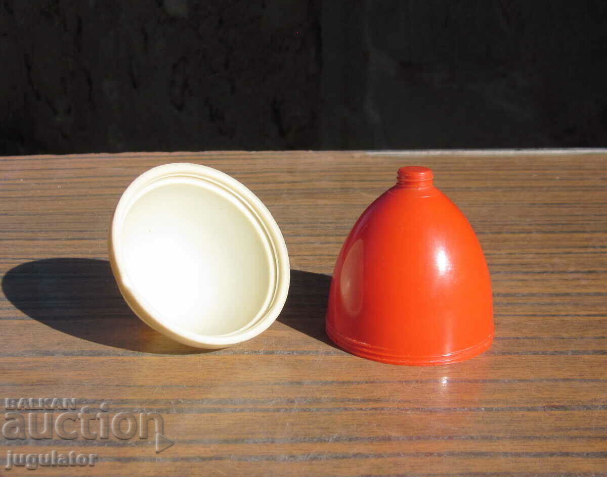 Auction retro travel case and egg stand stand Auction retro travel case and egg stand stand