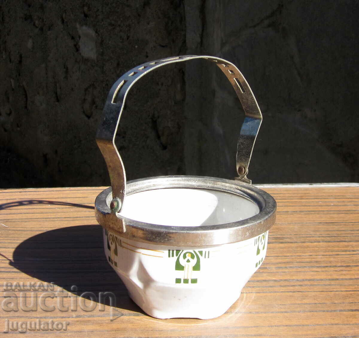 Μπομπονιέρα από πορσελάνη αντίκα πορσελάνη και μέταλλο από τη δεκαετία του 1930 με τιμή 20.00 BGN | € 10.23 Μπομπονιέρα από πορσελάνη αντίκα πορσελάνη και μέταλλο από τη δεκαετία του 1930 με τιμή 20.00 BGN | € 10.23