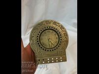 Χάλκινο ηλιακό ρολόι με αιώνιο ημερολόγιο