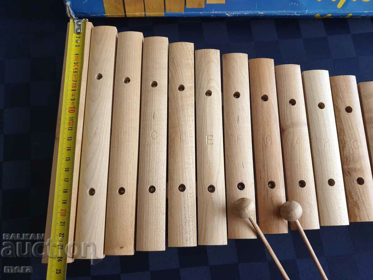 Delivery of Retro musical instrument-Wooden xylophone Delivery of Retro musical instrument-Wooden xylophone