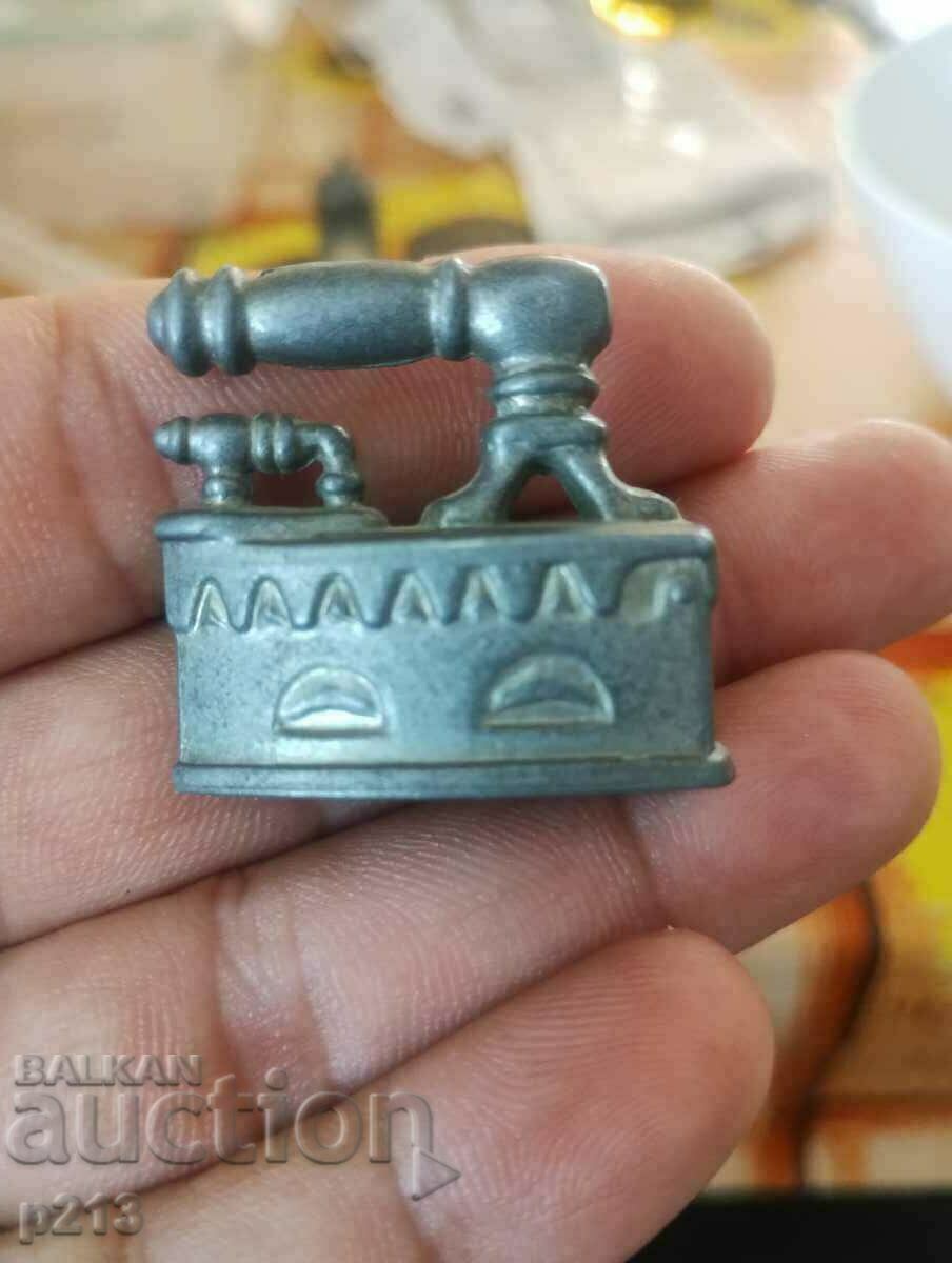 Iron miniature Iron miniature