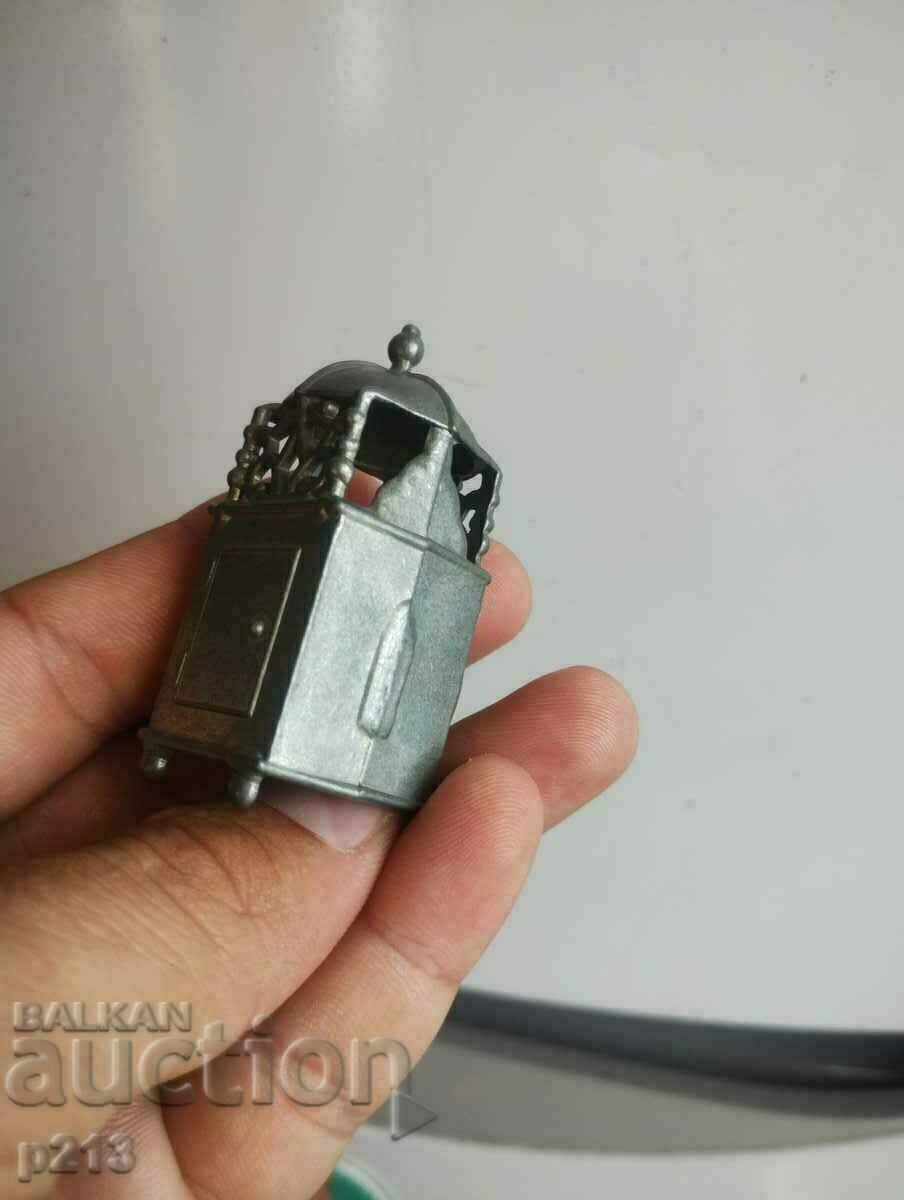 Clock miniature with price 10.00 BGN | € 5.11 Clock miniature with price 10.00 BGN | € 5.11