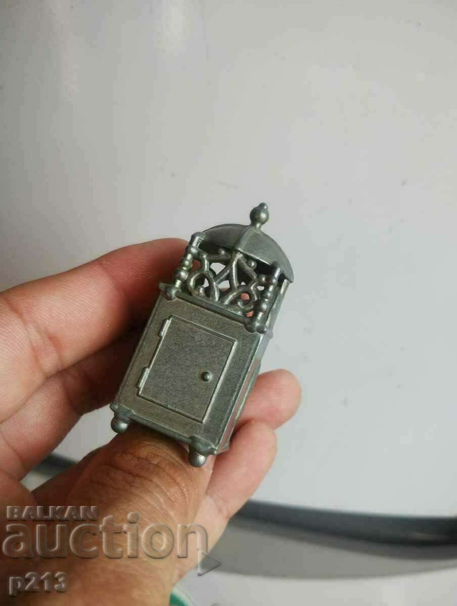 Auction  Clock miniature
